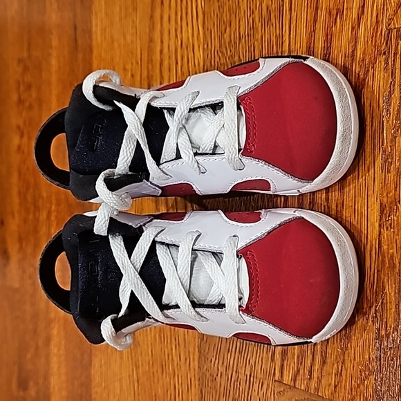 Jordan 6 Retro Carmine sneakers - Picture 2 of 7